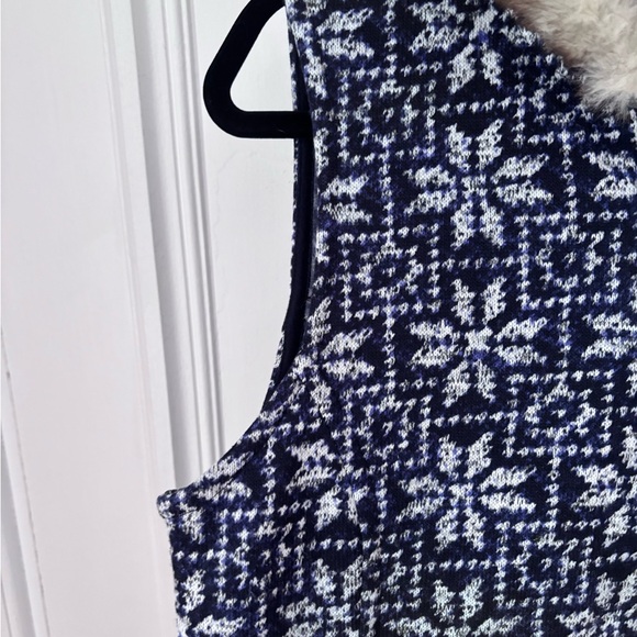 Talbots Nordic Faux Fur Snowflake Print Sleeveless Full Zip Vest Size Large - Picture 4 of 13
